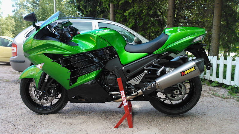 ZZR1400 with Akrapovic slip-ons | Kawasaki Ninja ZX Forum