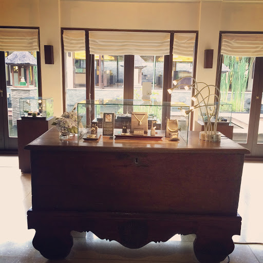 Prapen Jewelry & Artifacts