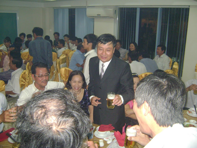 Các anh chị Cựu HS khóa 77 - 78 - 79 tại đám cưới con trai anh Cảnh (77) và chị Lắm (79) DSC09265