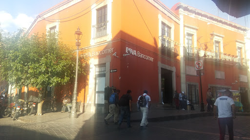 BBVA Bancomer Guanajuato Juárez, Calle Benito Juárez, Zona Centro, 36000 Salvatierra, Gto., México, Banco o cajero automático | GTO