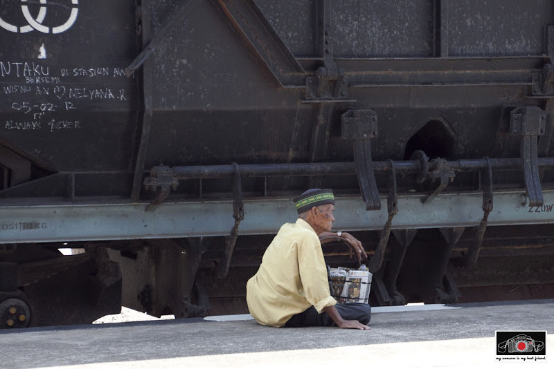 Tain_Kereta_Jogja_Jakarta