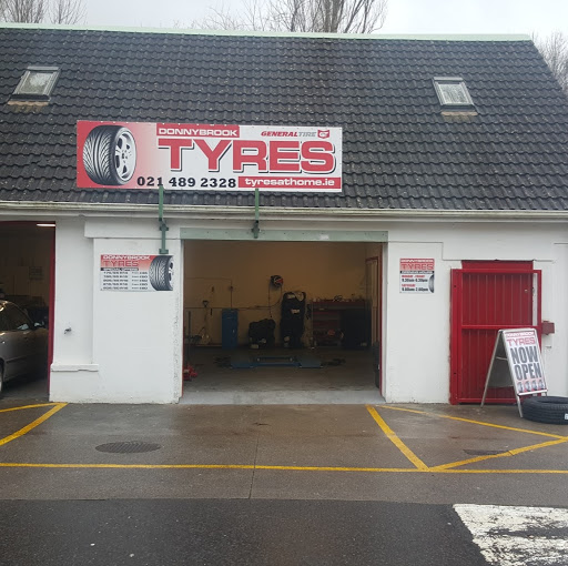 TYRES AT HOME logo