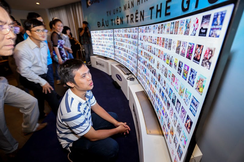 Hình ảnh offline trình diễn Tv UHD, Cong từ Samsung offline_Samsung_UHD_Curve_TV-27.