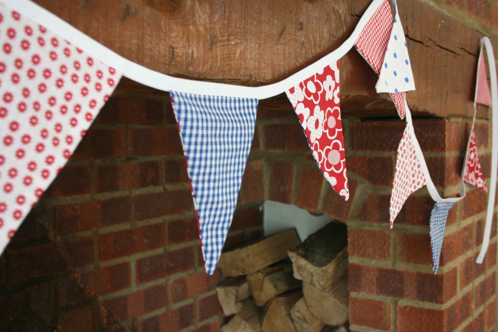 redneedle-sewing-royal-wedding-bunting-with-a-difference