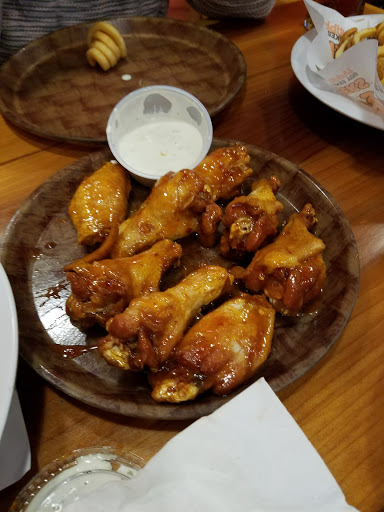Chicken Wings Restaurant «Hooters», reviews and photos, 41 NJ-4, Hackensack, NJ 07601, USA