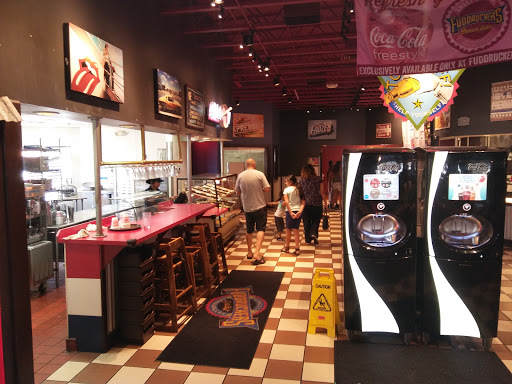 Hamburger Restaurant «Fuddruckers», reviews and photos, 7802 Orangethorpe Ave, Buena Park, CA 90621, USA
