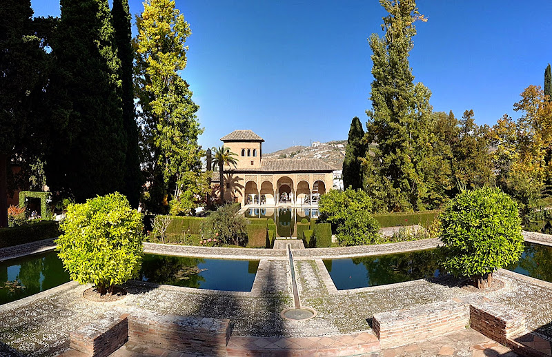 Ruta por Andalucía. Jardines del Partal, la Alhambra, Granada
