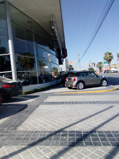 Surman Motors BMW, Blvd. Independencia s/n Esq. Rio Álamo, Magdalenas, 27010 Torreón, Coah., México, Concesionario de automóviles | COAH