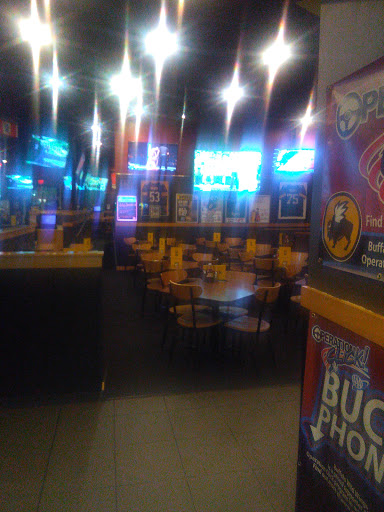 Chicken Wings Restaurant «Buffalo Wild Wings», reviews and photos, 5755 Northwest Hwy, Crystal Lake, IL 60014, USA