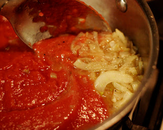 making fennel tomato sauce