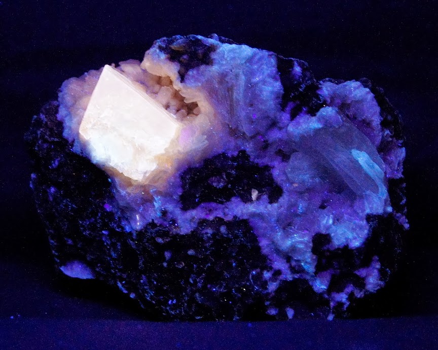 Colección de Minerales Fluorescentes - Página 2 Cerusita%252C+Marruecos.+8+x+7+cm