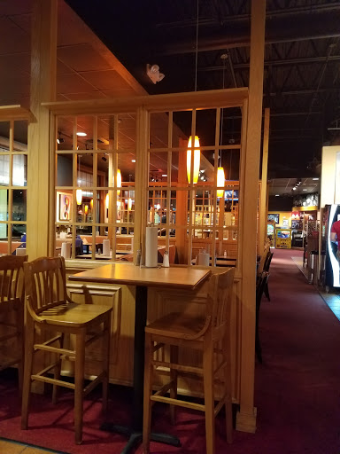 Hamburger Restaurant «Fuddruckers», reviews and photos, 550 Turnpike St, North Andover, MA 01845, USA