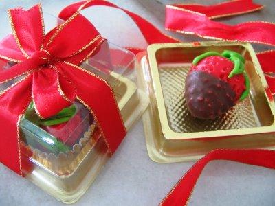 strawberry love chocs