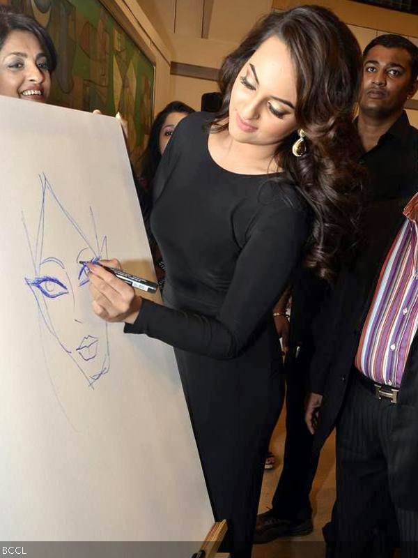 Sonakshi Sinha gives a live demo of her sketching skills during Neeraj Goswami's art show, held at Jehangir Art Gallery, in Mumbai. (Pic: Viral Bhayani) Sonakshi Sinha gives a live demo of her sketching skills during Neeraj Goswami's art show, held at Jehangir Art Gallery, in Mumbai. (Pic: Viral Bhayani)