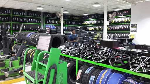 Spectrum Tyres and Services - Tyre Dealers Kochi, Bosch Car Services Kochi, Wheel Alignment, 32/1956-A, Opp. Oberon Mall, Near Hotel Highway Garden, Padivattom, Edappally, Kochi, Ernakulam, Kerala 682024, India, Auto_Parts_Store, state KL
