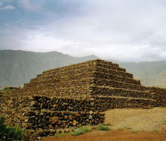 Les plus grandes pyramides dans le monde (PHOTOS) T%C3%A9n%C3%A9rife+-+Pyramide