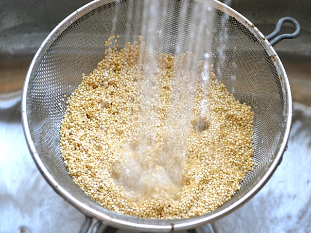 rinsing quinoa in strainer 