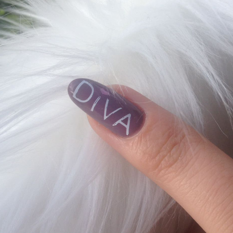 Diva nails by Linsey logo