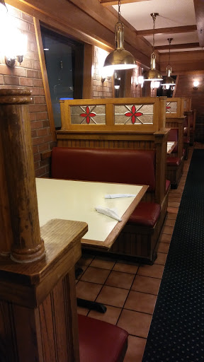 Pizza Restaurant «Pizza Hut», reviews and photos, 1425 Mt Hood Ave, Woodburn, OR 97071, USA