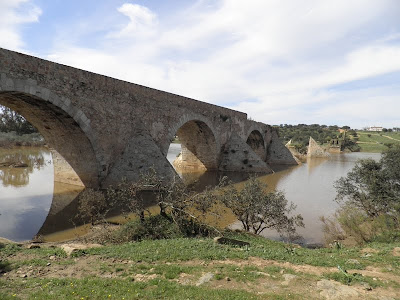 Puente Ajuda, Monumento-España (1)