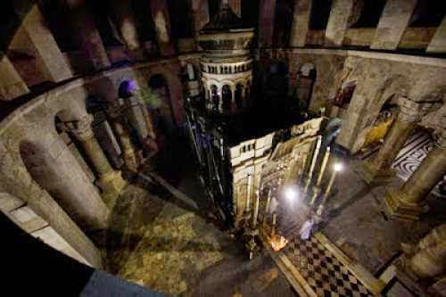Church Of The Holy Sepulcher Comes Alive At Night