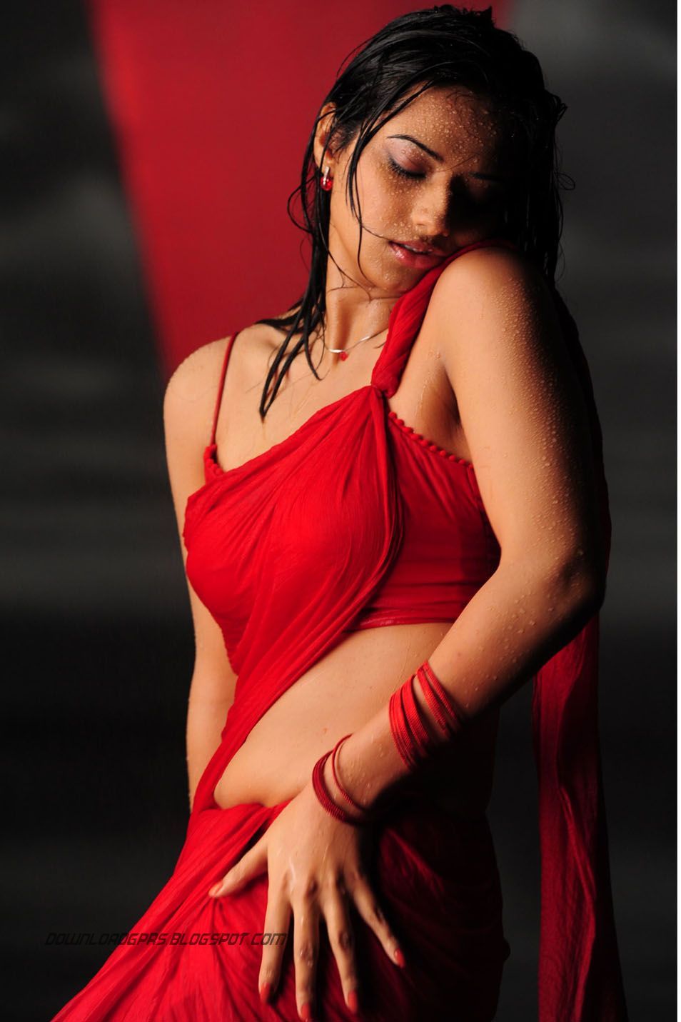 Isha Chawla Sex Com - Photos Isha Chawla Hot Saree Stills at Prema Kavali Movie | Jhakkaz