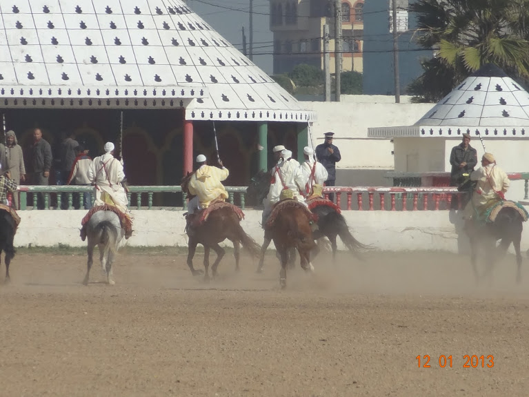 Por Marrocos e Mauritãnia, a queimar Pneu e Gasolina  DSC05429