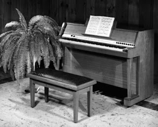 El prototipo comercial del Touch Sensitive Organ para la Baldwin Piano And Organ Company denominado Touch Sensitive Keyboard
