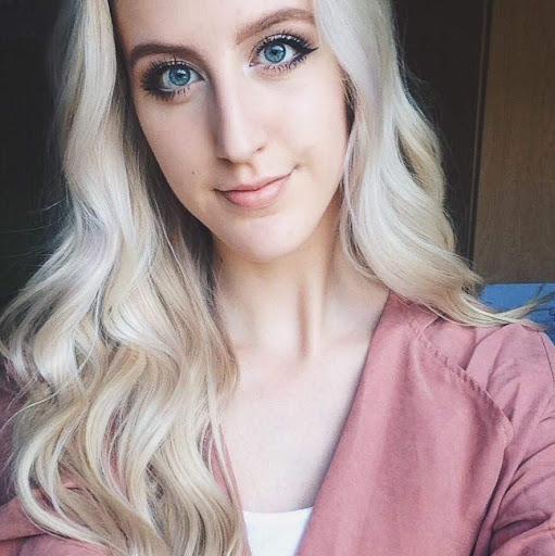 Photo of Kirsten Pike