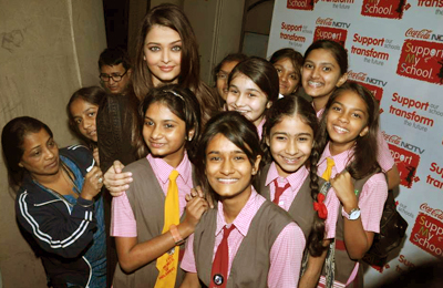 Aishwarya Rai Bachchan accompanied by her little fans during 'Support My School' Telethon '13, held in Mumbai on February 3, 2013. (Pic: Viral Bhayani)