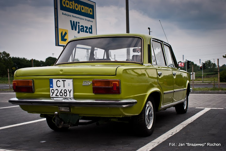 Polski Fiat 125p zielony groszek