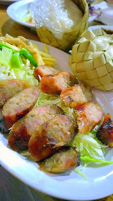 Sai Grok Isaan, deep fried sausages of fermented pork and glutinous rice eaten with a basket of sticky rice (behind) at Isaan Station in LA