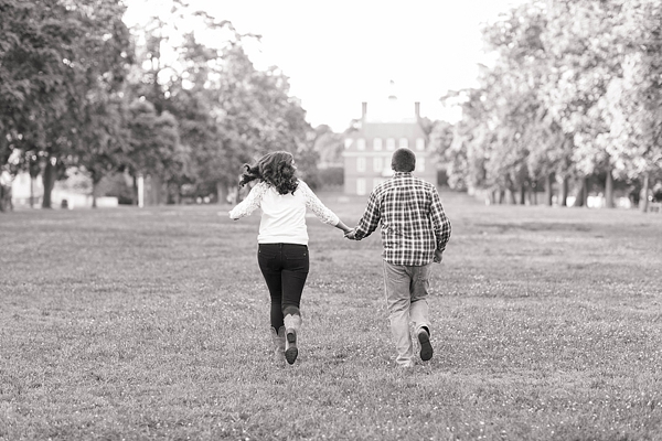 Nostalgic Williamsburg Engagement Session - Tidewater and Tulle ...