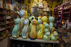 cat statues for sale at a shop in Kek Lok Temple