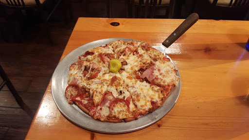 Restaurant «Rough River Pizza Company And Inn», reviews and photos, 400 N Main St, Leitchfield, KY 42754, USA