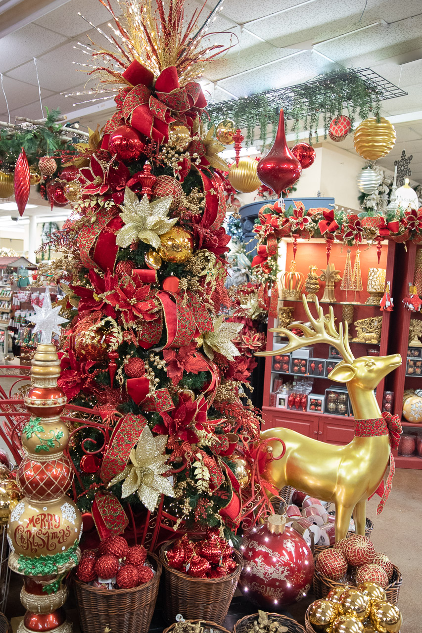 60+ Inspiring Christmas Tree Decorating Ideas - Decorator's Warehouse