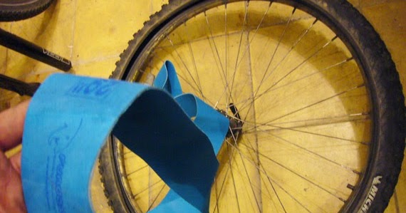 Probamos las bandas antipinchazos de Fundax | en bici por madrid