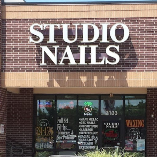Studio Nails logo