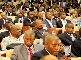 Des députés lors de l'élection du bureau définitif de l'Assemblée nationale congolaise le 12/04/2012 à Kinshasa. Radio Okapi/ Ph. John Bompengo