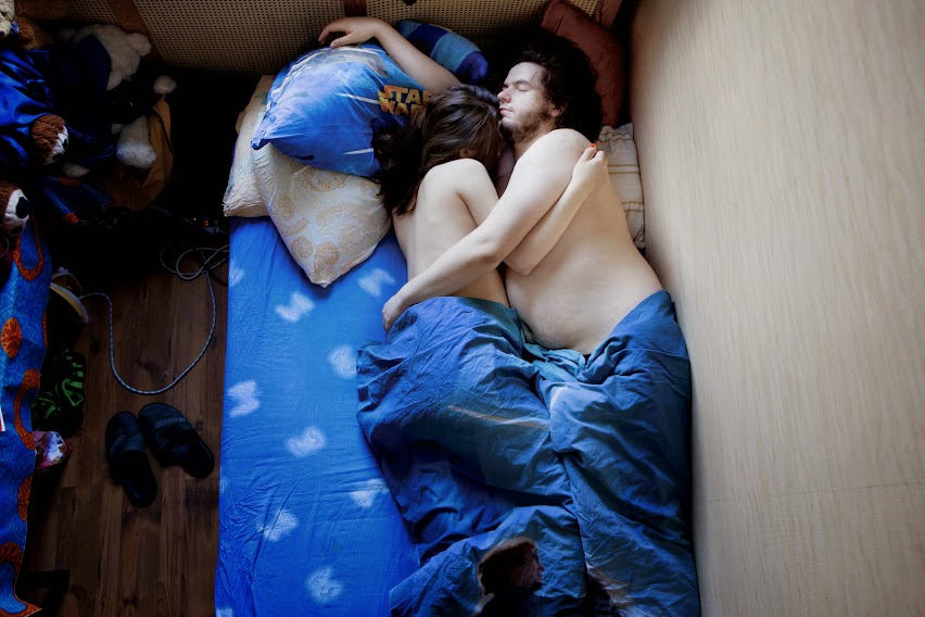 Intimate Portraits of Pregnant Couples Sleeping Together