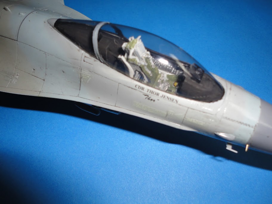 Hasegawa 1:48 F-16N Falcon VF-43 'Challengers' (kit no. V7) FINISHED DSC01005