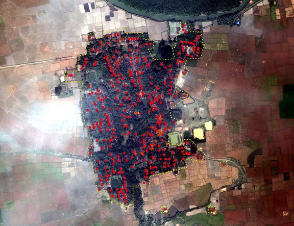 Yan Thei Village, Mrauk-U Township, on 3 November 2012: Post-attack view of village in satellite image with annotated building damages. Damage Analysis: Human Rights Watch; Image ©: DigitalGlobe 2012; Source: EUSI 