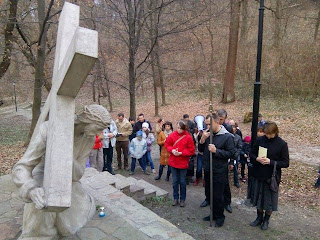 Хресна Дорога Високим Замком 27.03.2015 р.Б. (слайдшоу) Хресна Дорога Високим Замком 27.03.2015 р.Б. (слайдшоу)