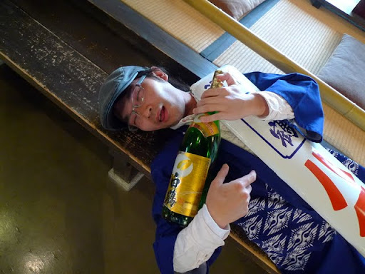 白鶴資料館にて飲みつぶれる-うそ-