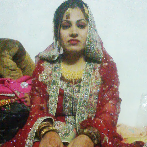 Razia Bibi Photo 13