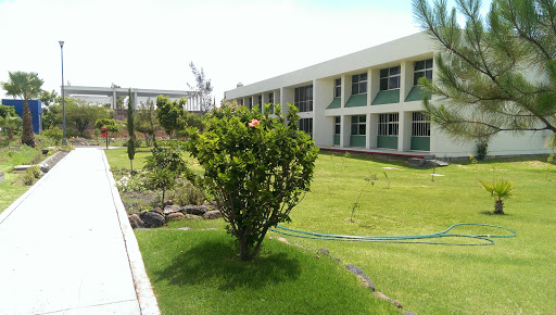 Instituto Tecnológico Superior del Sur de Guanajuato, Educación Superior 2000, Benito Juárez, 38980 Uriangato, Gto., México, Escuela | GTO