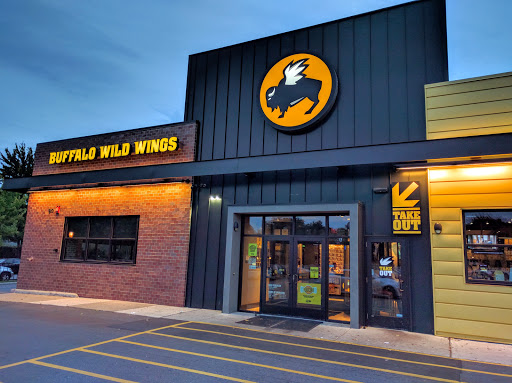 Chicken Wings Restaurant «Buffalo Wild Wings», reviews and photos, 80 N Snelling Avenue, St Paul, MN 55104, USA