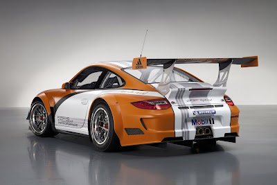 Porsche_911_GT3_R_Hybrid_2.0_2011_1600x1067_Rear_Angle_01