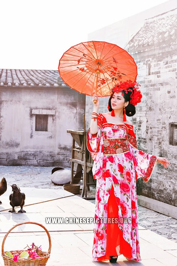 Chinese Girl Photo 3 - Reviving Traditional Chinese Dress