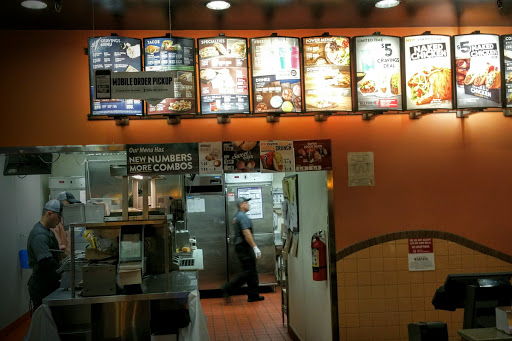 Mexican Restaurant «Taco Bell», reviews and photos, 3839 Emery St #700, Emeryville, CA 94608, USA